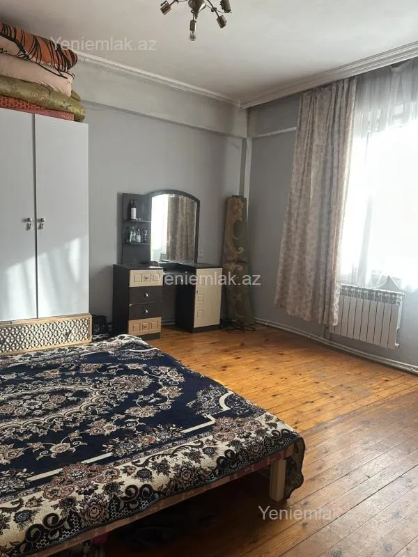 Satılır 2 otaqlı köhnə tikili 66 m²