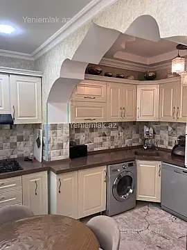 Satılır 4 otaqlı köhnə tikili 120 m²