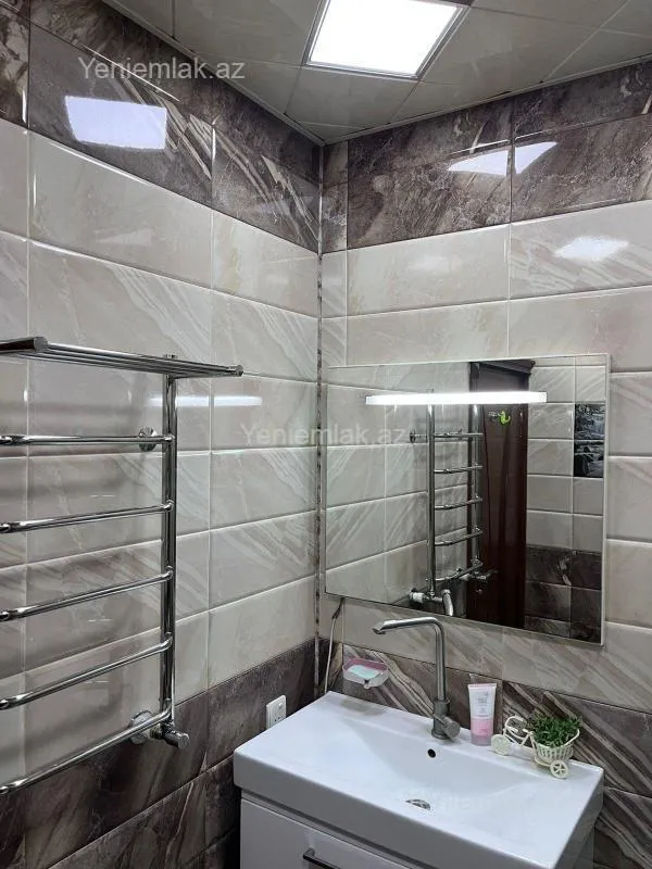 Satılır 4 otaqlı köhnə tikili 120 m²