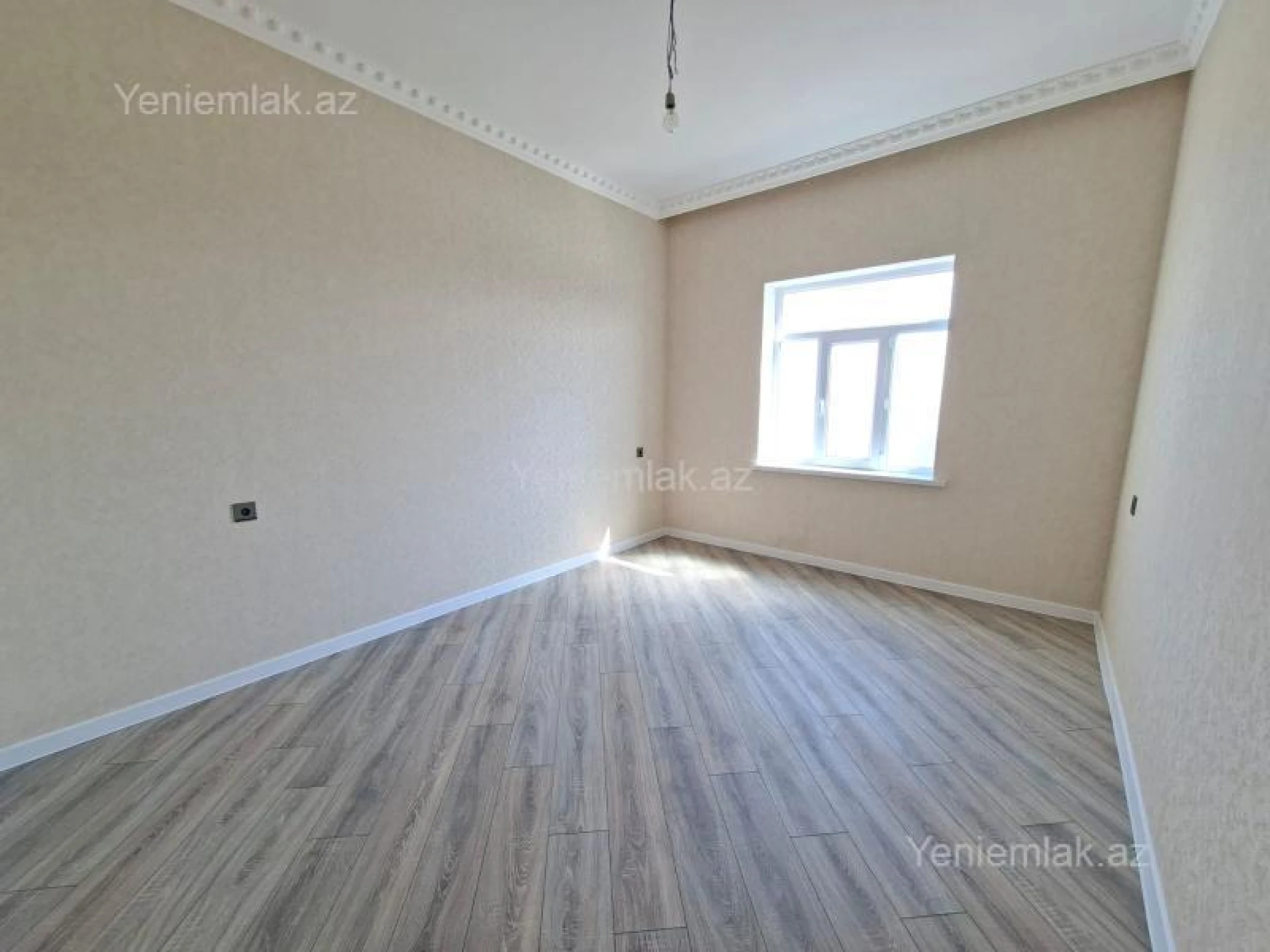 Satılır 5 otaqlı həyət evi 180 m²