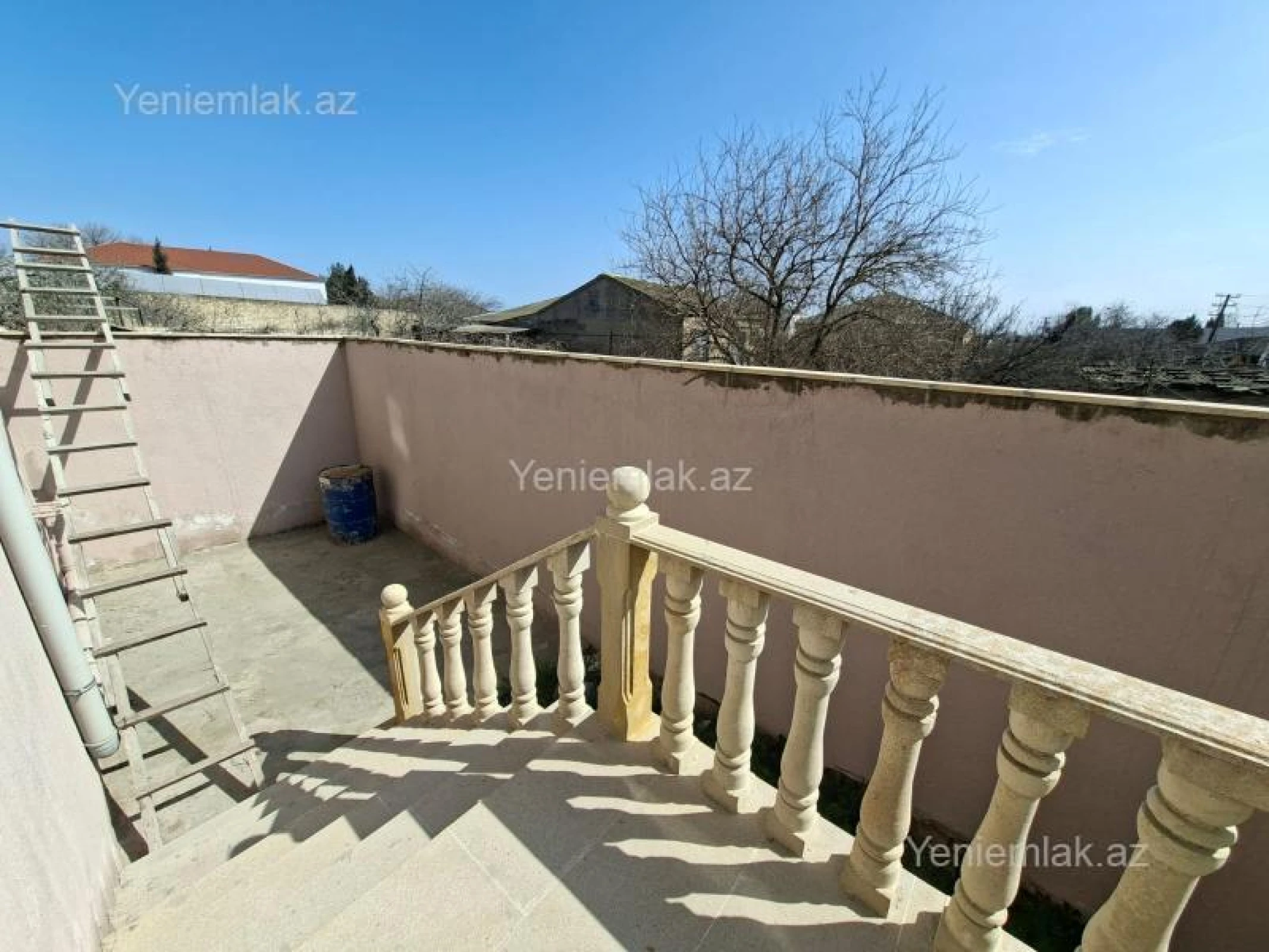 Satılır 5 otaqlı həyət evi 180 m²