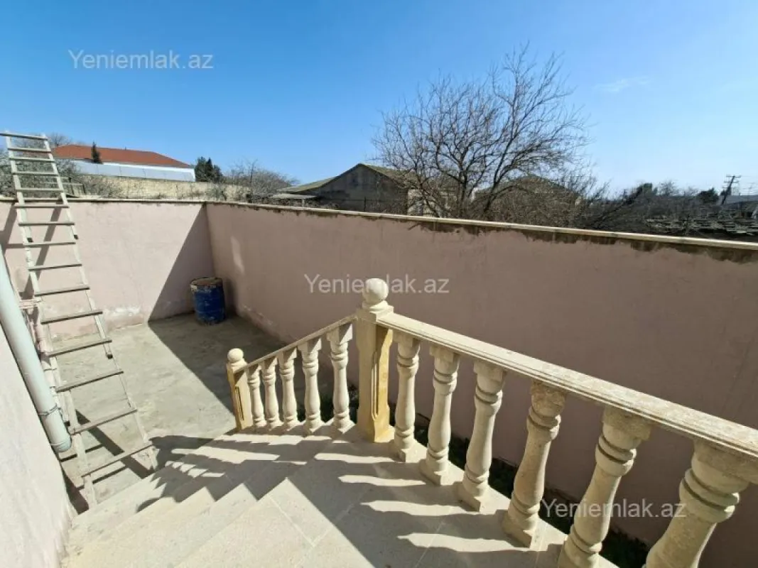 Satılır 5 otaqlı həyət evi 180 m²