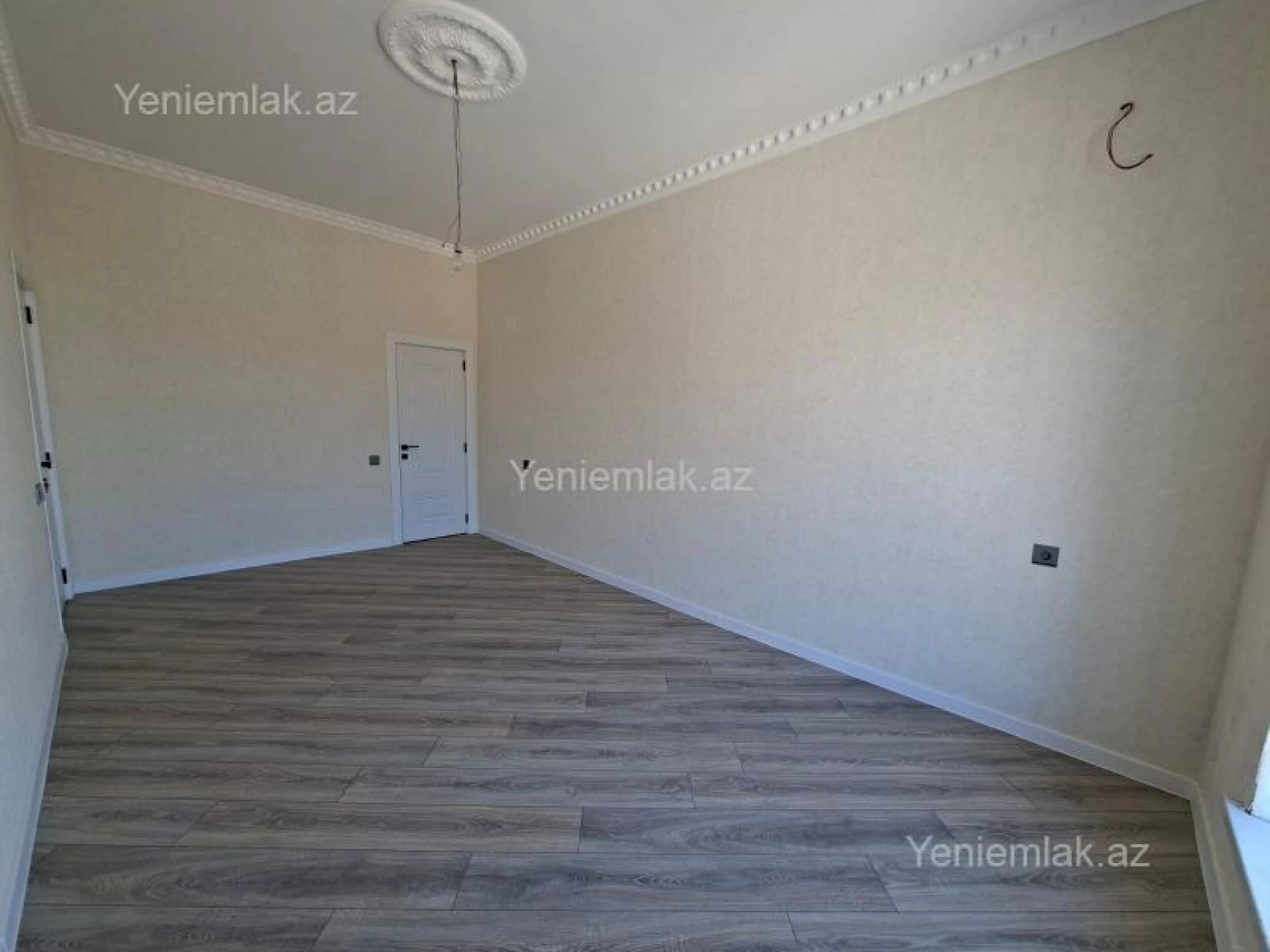 Satılır 5 otaqlı həyət evi 180 m²