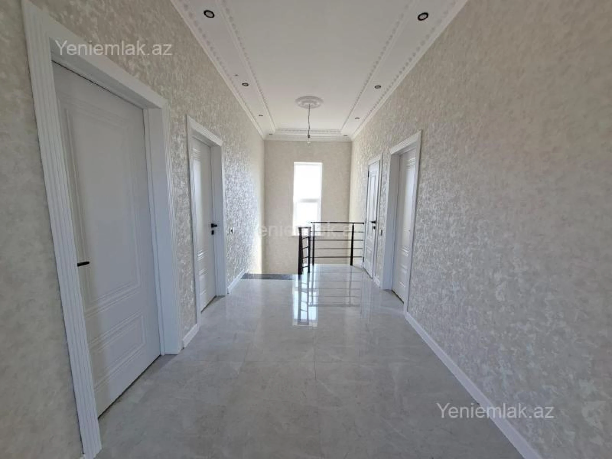 Satılır 5 otaqlı həyət evi 180 m²