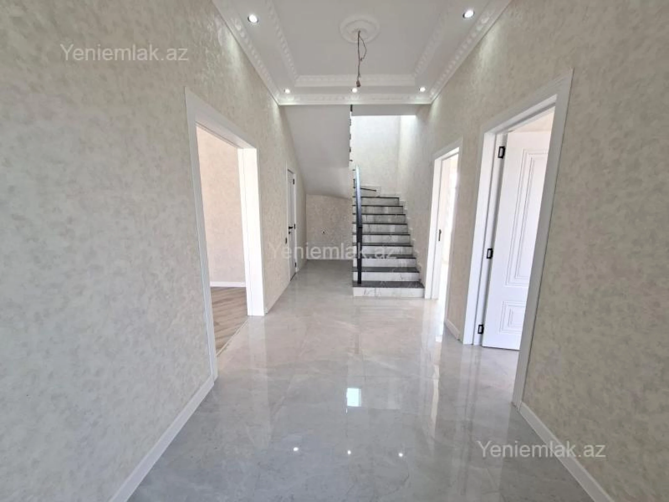 Satılır 5 otaqlı həyət evi 180 m²