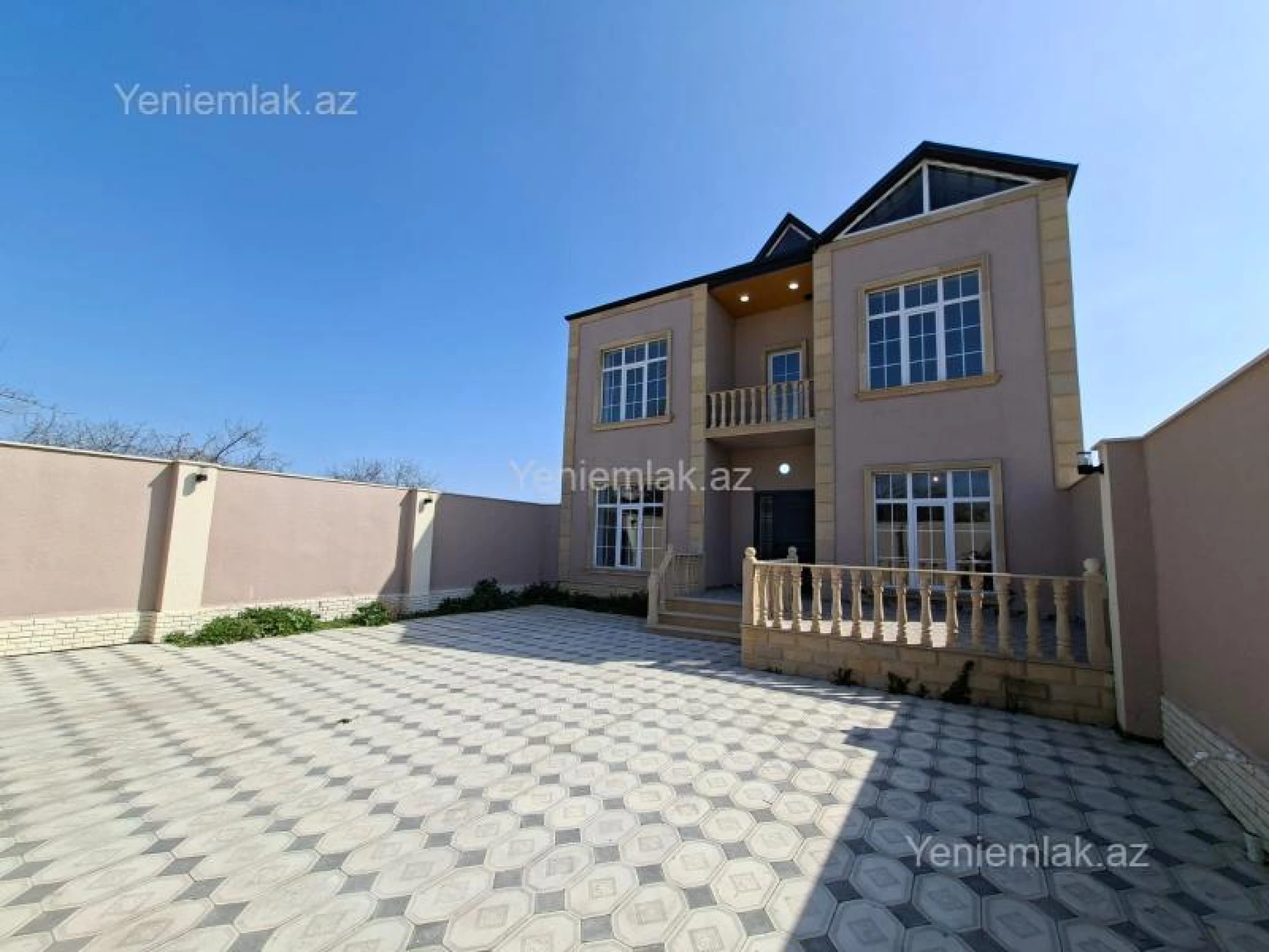 Satılır 5 otaqlı həyət evi 180 m²