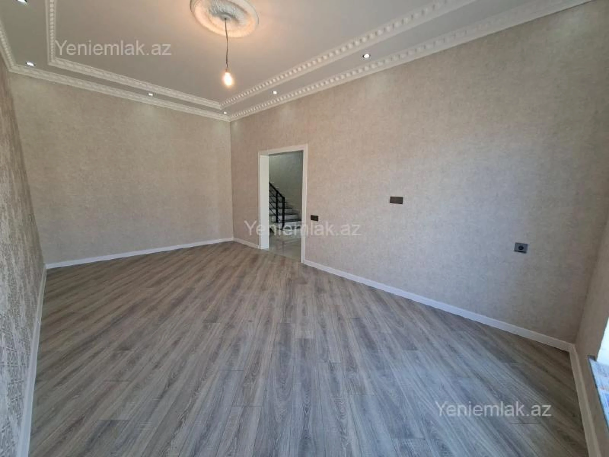 Satılır 5 otaqlı həyət evi 180 m²