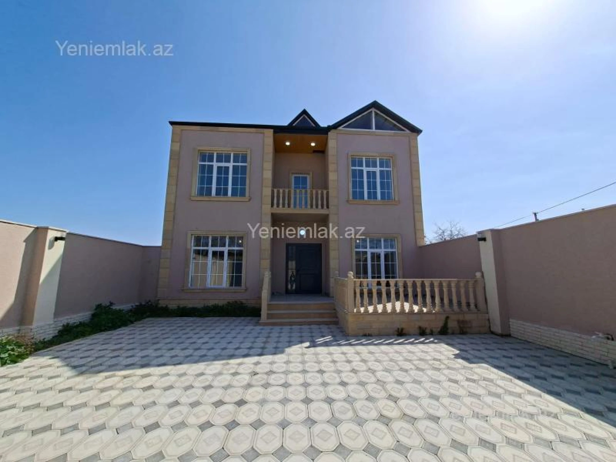 Satılır 5 otaqlı həyət evi 180 m²