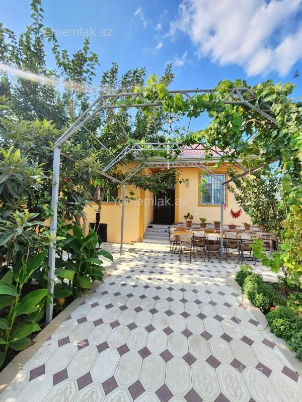 Satılır 4 otaqlı həyət evi 145 m²