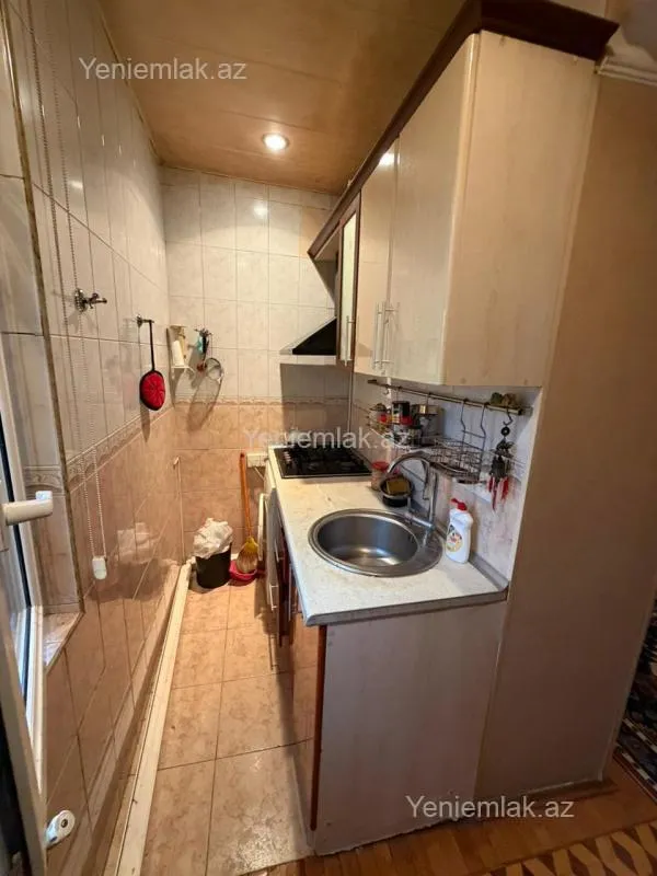 Satılır 4 otaqlı köhnə tikili 100 m²