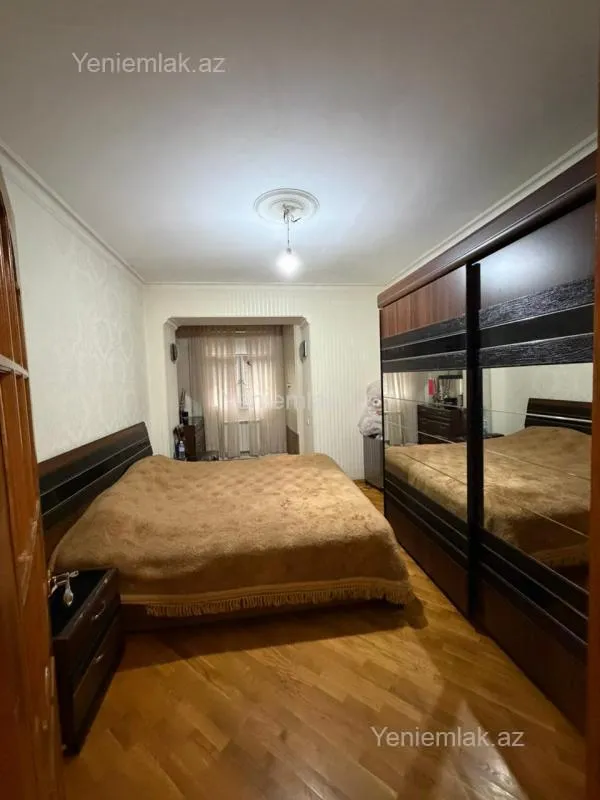 Satılır 4 otaqlı köhnə tikili 100 m²