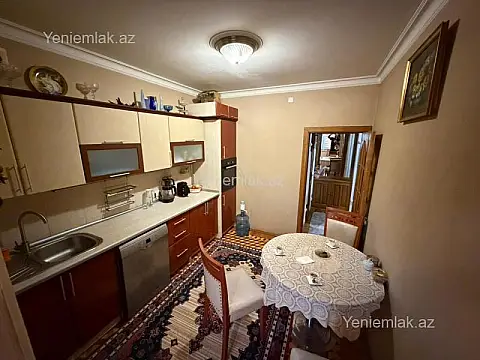 Satılır 4 otaqlı köhnə tikili 100 m²