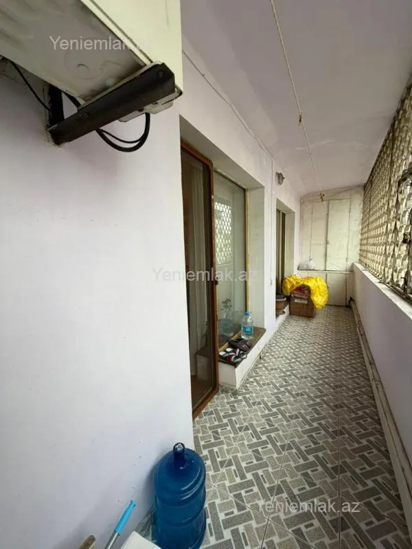 Satılır 4 otaqlı köhnə tikili 100 m²