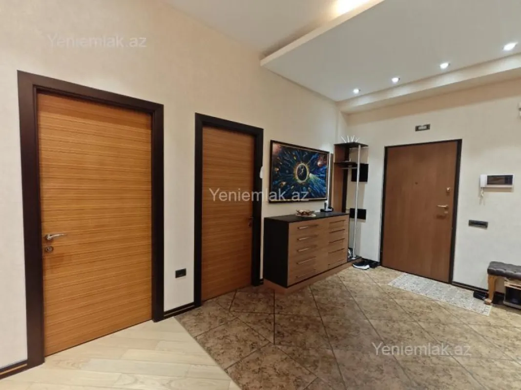 Satılır 4 otaqlı yeni tikili 200.5 m²