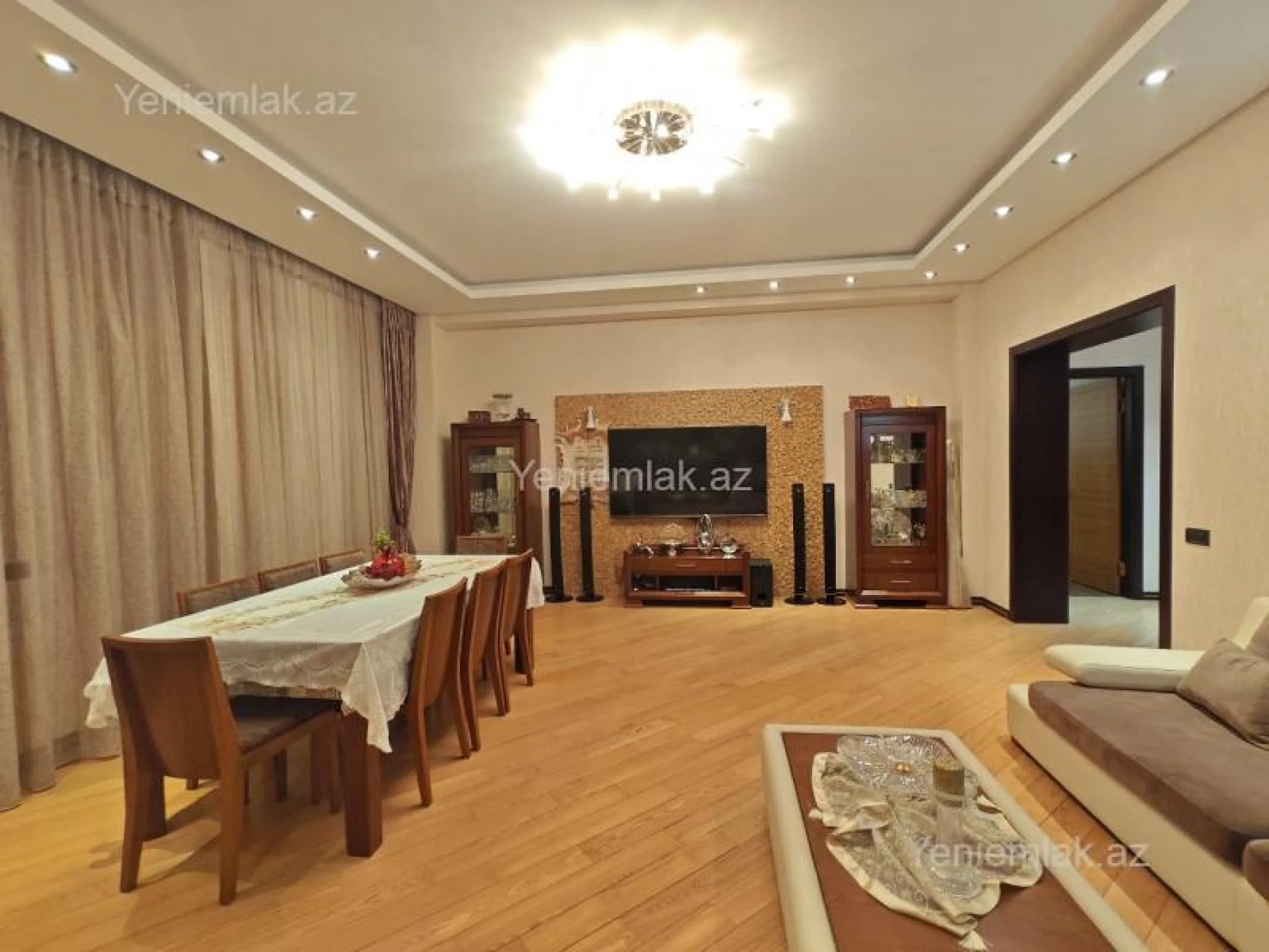 Satılır 4 otaqlı yeni tikili 200.5 m²