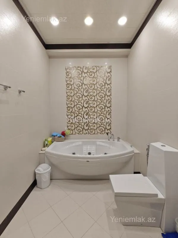 Satılır 4 otaqlı yeni tikili 200.5 m²