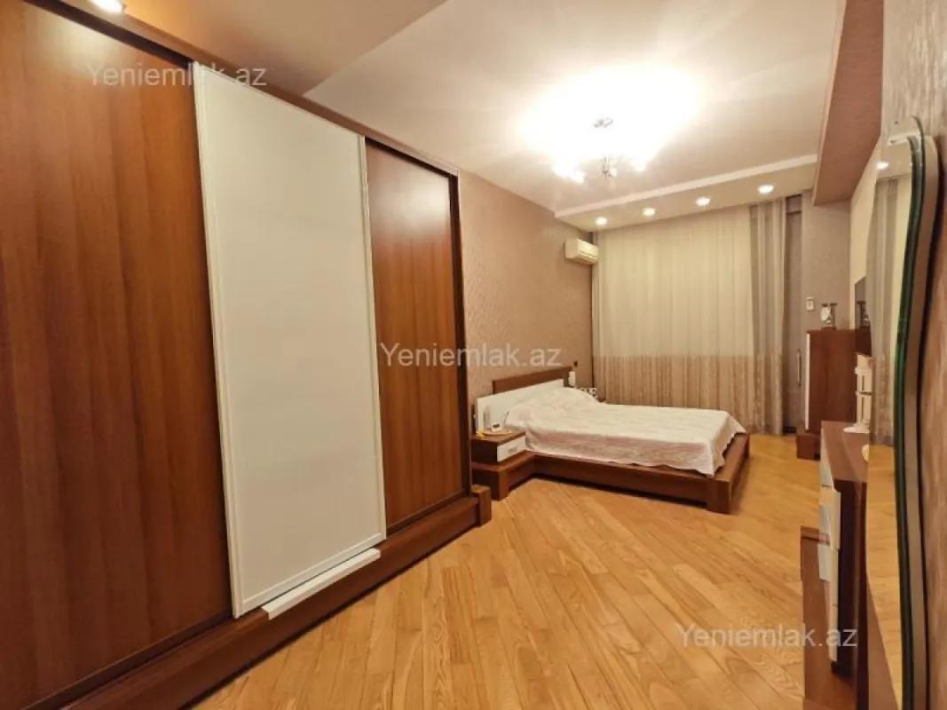 Satılır 4 otaqlı yeni tikili 200.5 m²