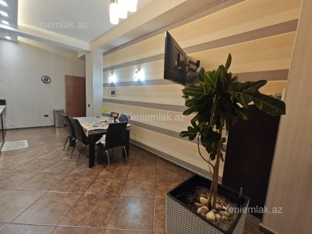 Satılır 4 otaqlı yeni tikili 200.5 m²