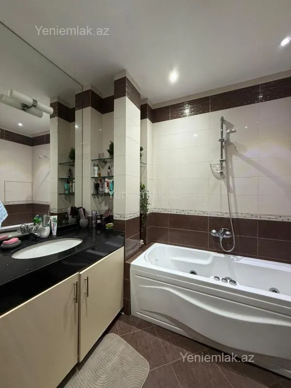 Satılır 3 otaqlı yeni tikili 137 m²