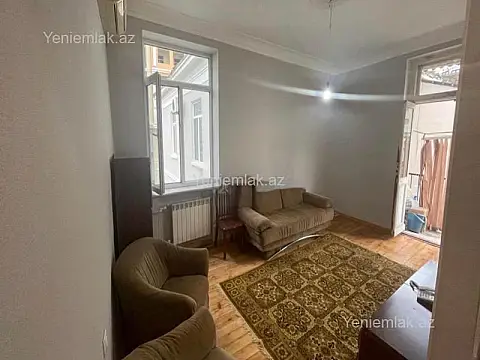Satılır 1 otaqlı köhnə tikili 44 m²