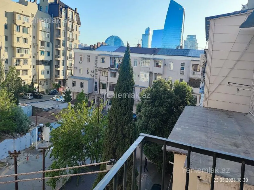 Satılır 1 otaqlı köhnə tikili 44 m²