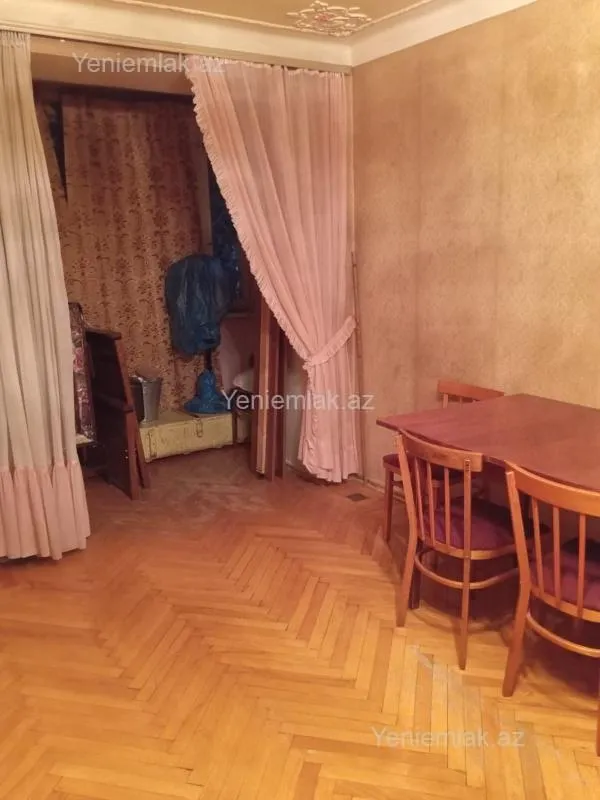 Satılır 2 otaqlı köhnə tikili 40 m²