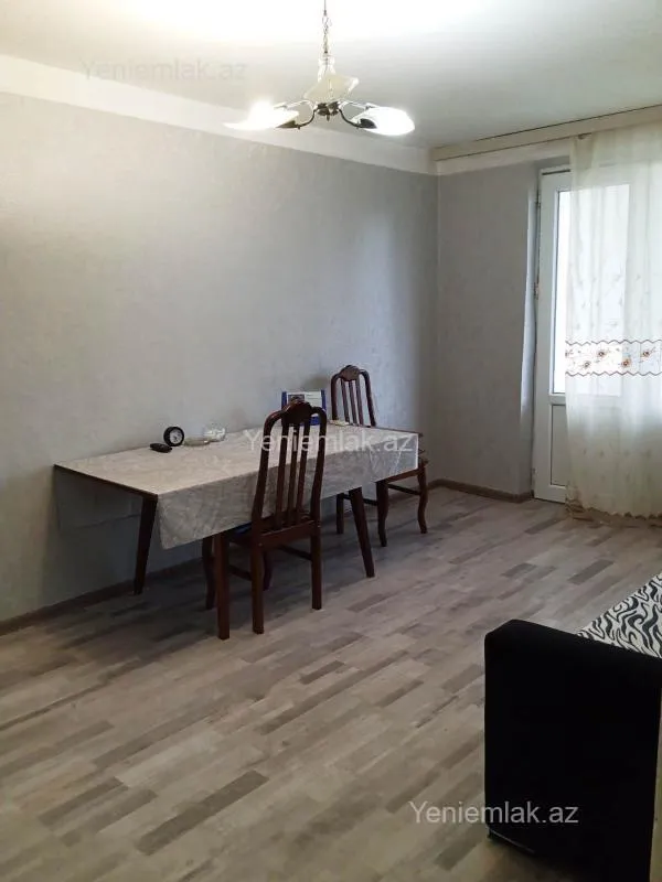 Satılır 2 otaqlı köhnə tikili 55 m²