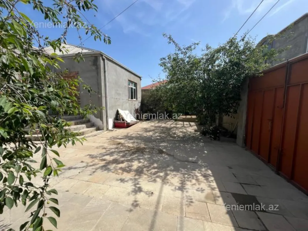 Satılır 3 otaqlı həyət evi 140 m²