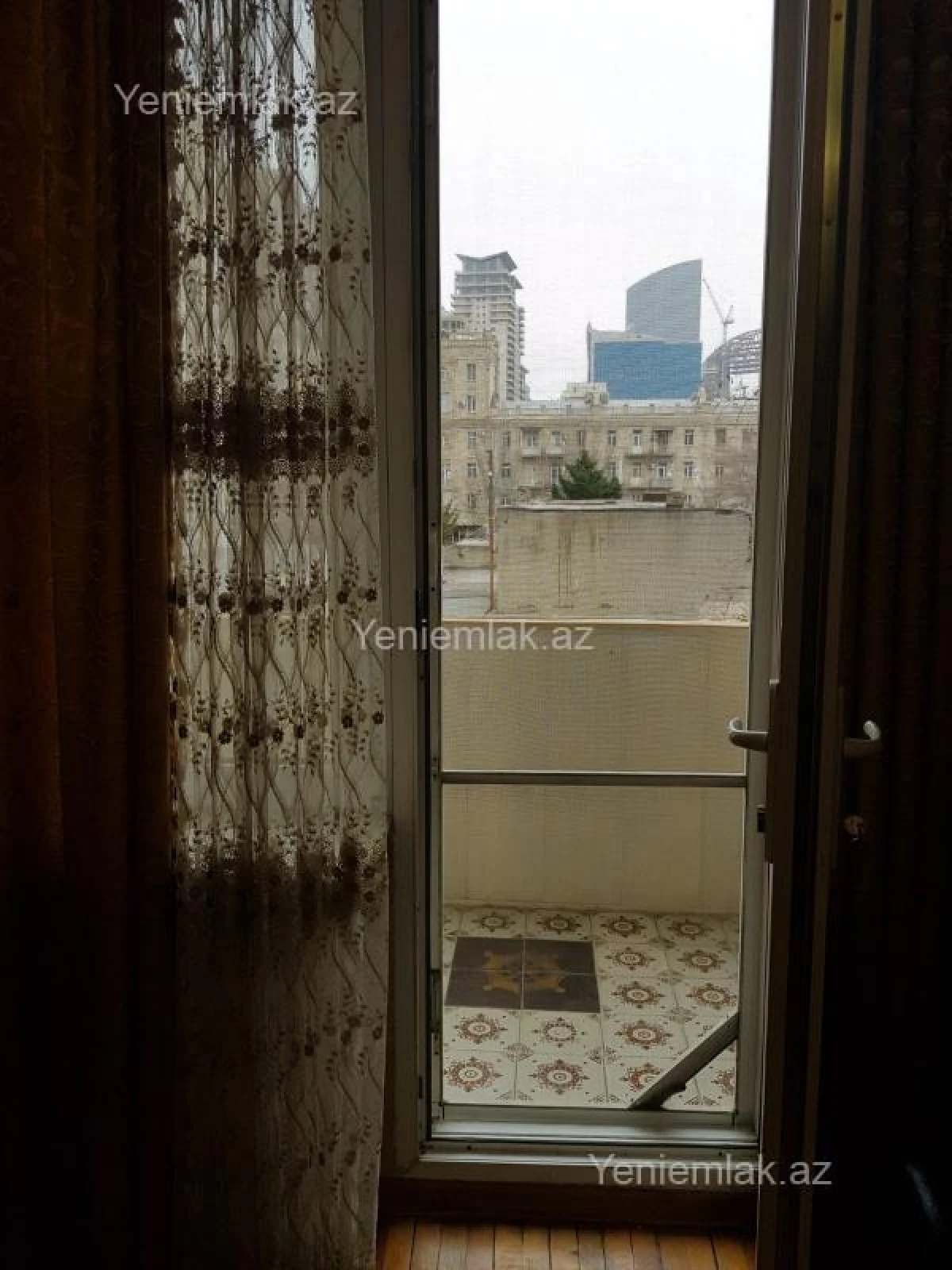 Satılır 3 otaqlı köhnə tikili 85 m²