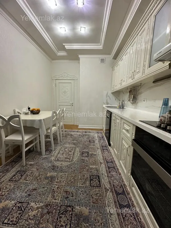 Satılır 3 otaqlı yeni tikili 140 m²