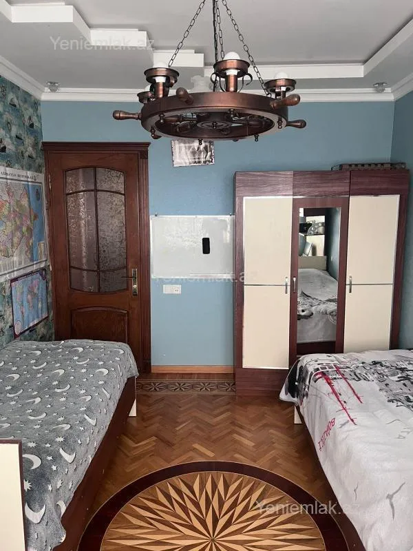 Satılır 5 otaqlı köhnə tikili 120 m²