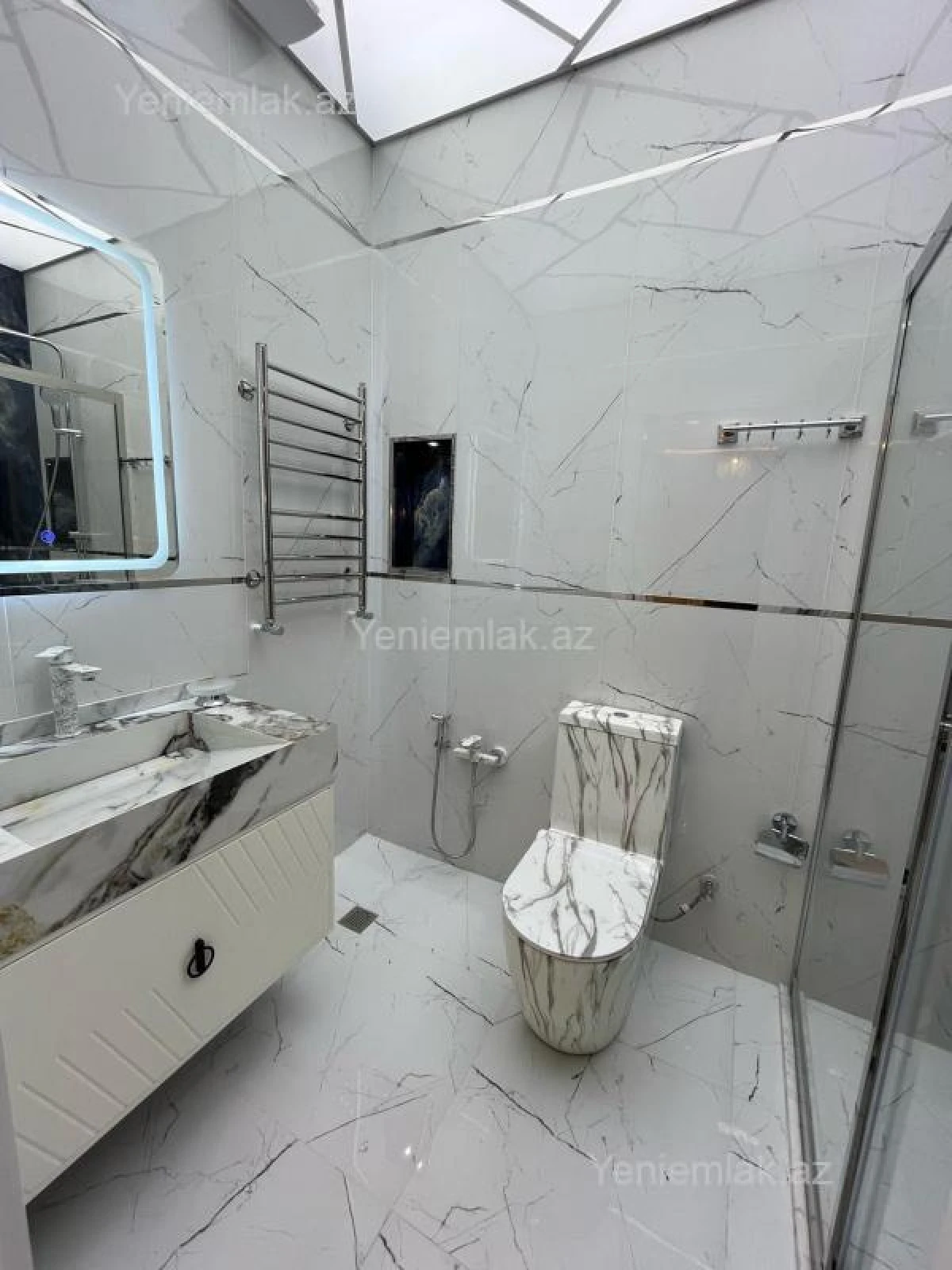 Satılır 2 otaqlı yeni tikili 100 m²