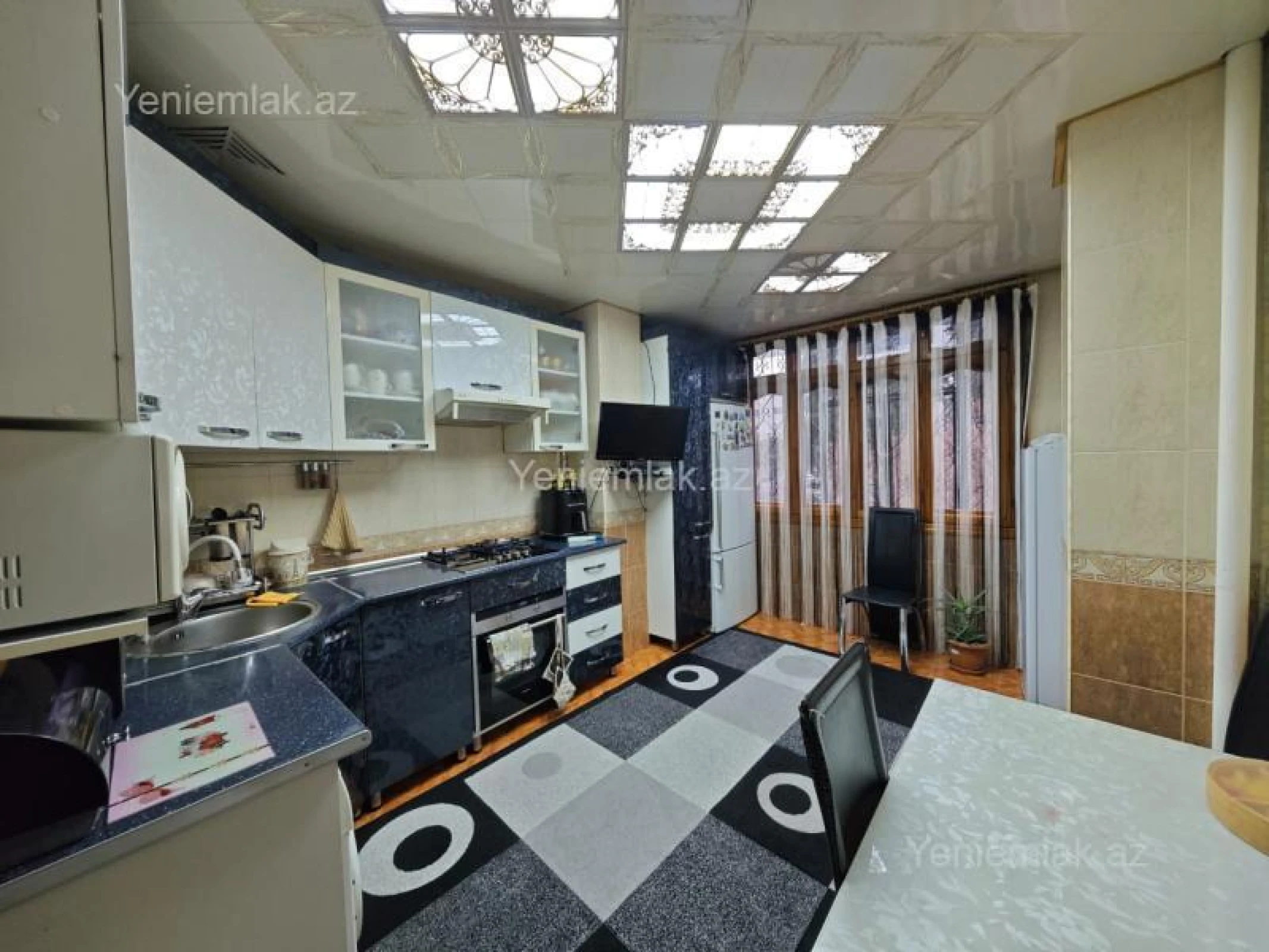 Satılır 3 otaqlı köhnə tikili 90 m²