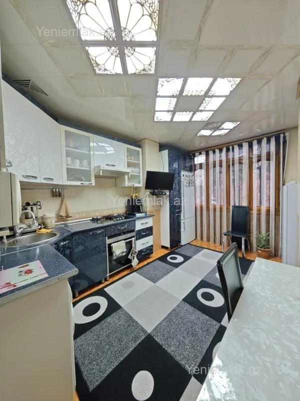 Satılır 3 otaqlı köhnə tikili 90 m²