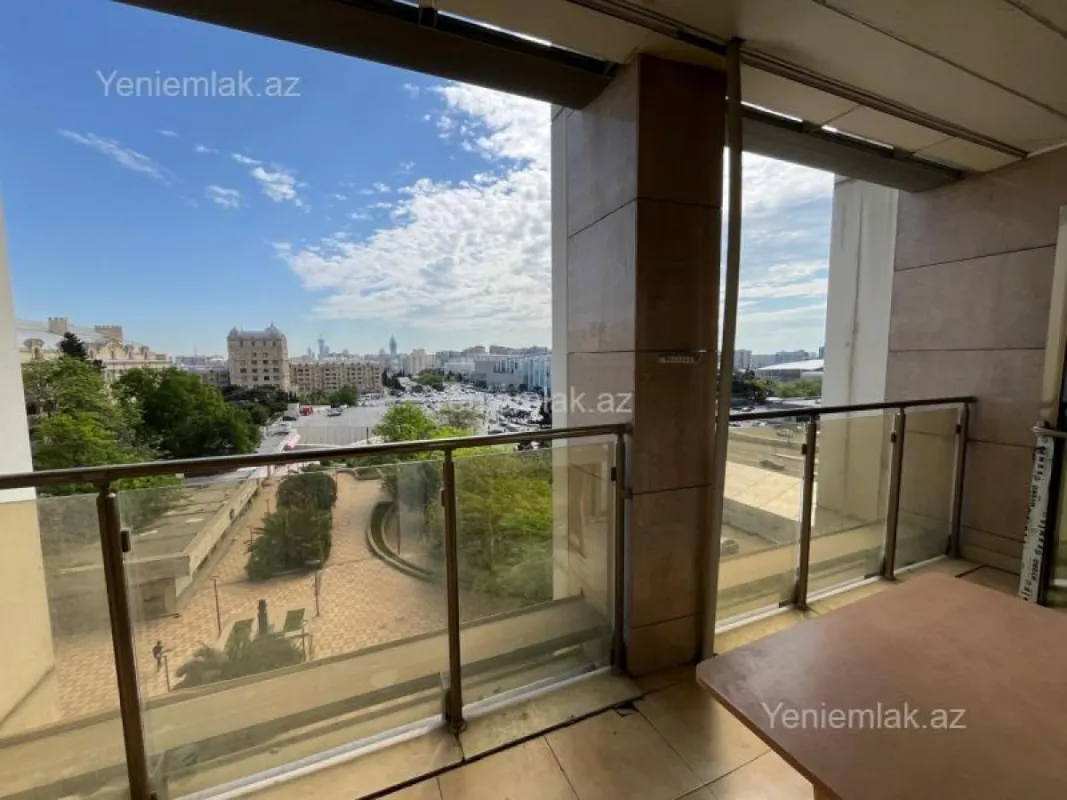 Satılır 2 otaqlı köhnə tikili 55 m²