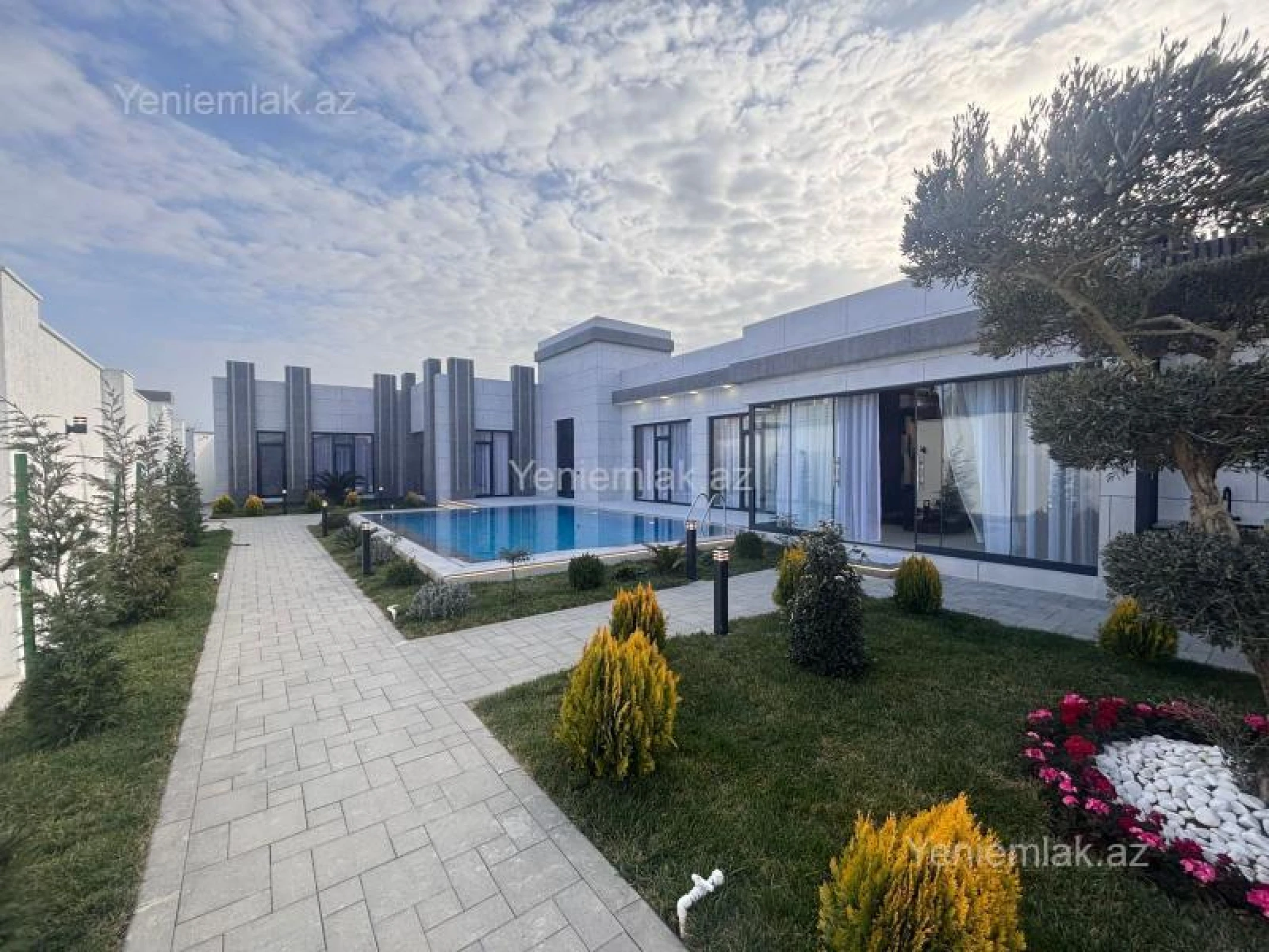 Satılır 5 otaqlı həyət evi 250 m²
