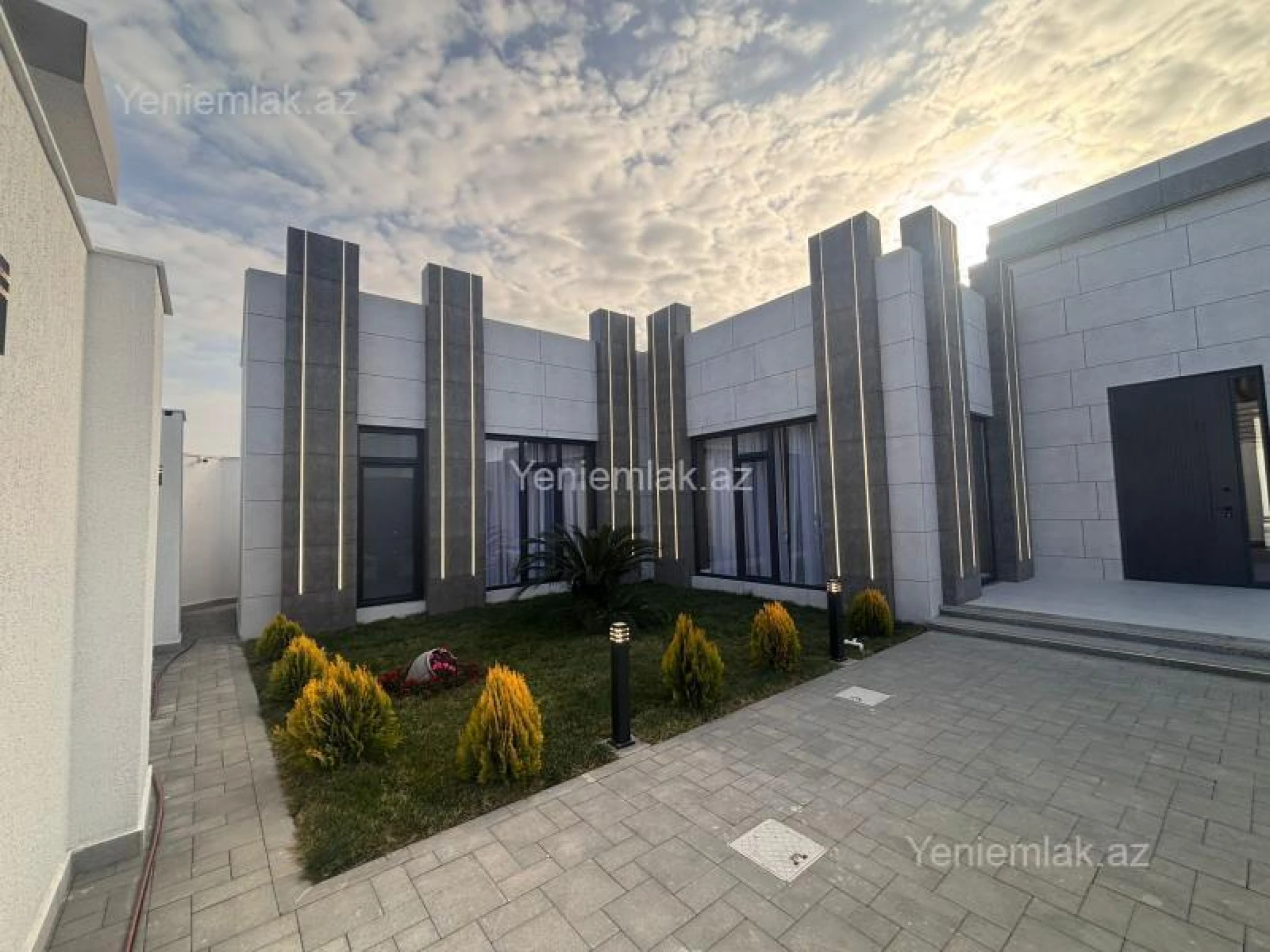 Satılır 5 otaqlı həyət evi 250 m²