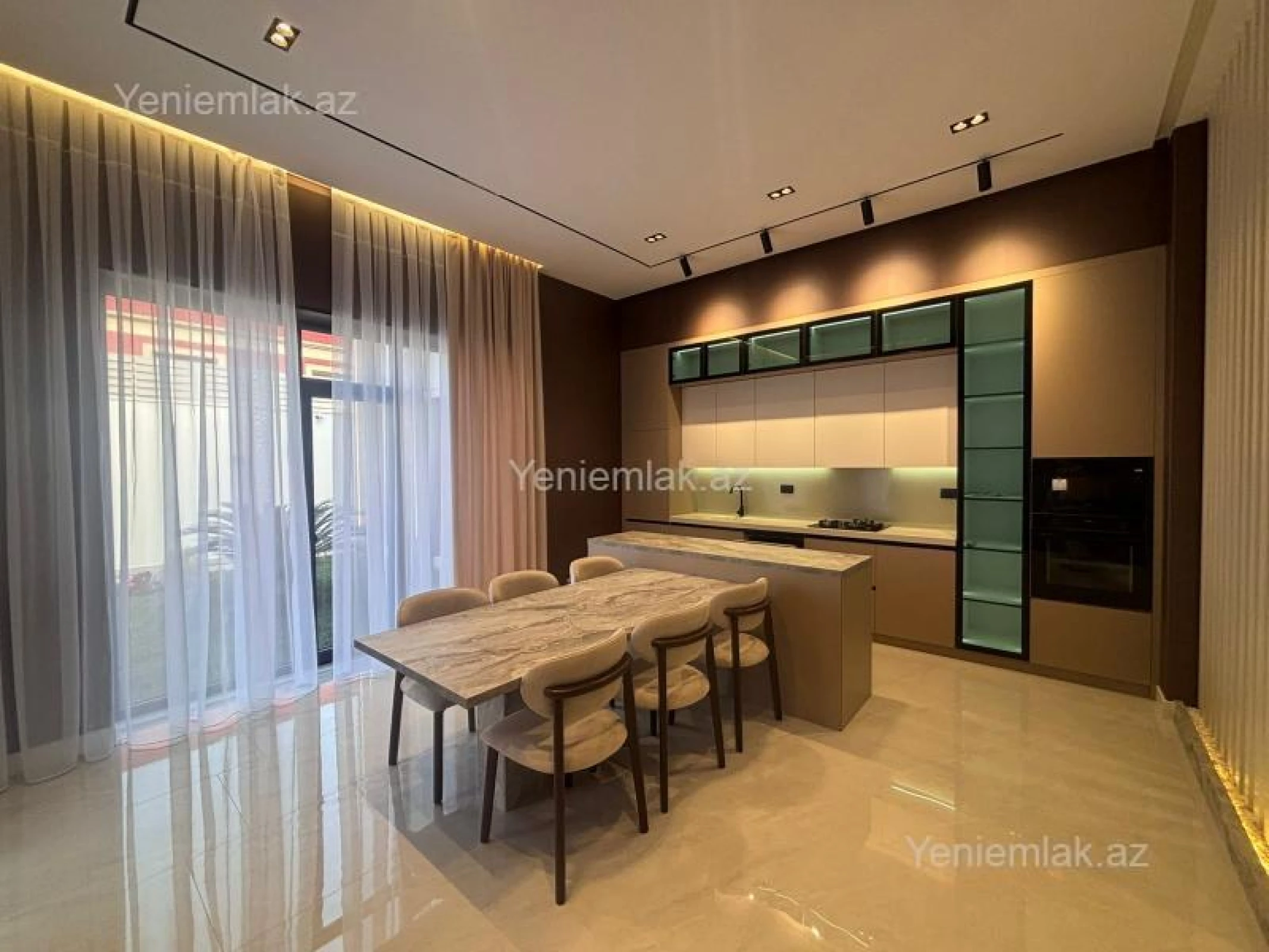 Satılır 5 otaqlı həyət evi 250 m²