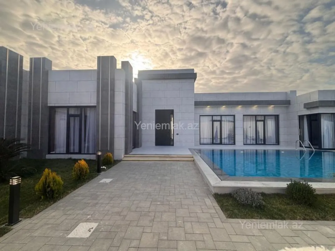 Satılır 5 otaqlı həyət evi 250 m²