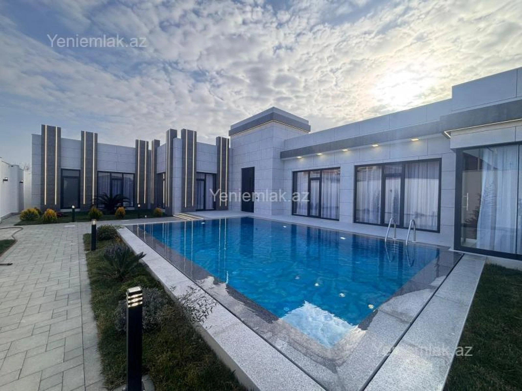 Satılır 5 otaqlı həyət evi 250 m²