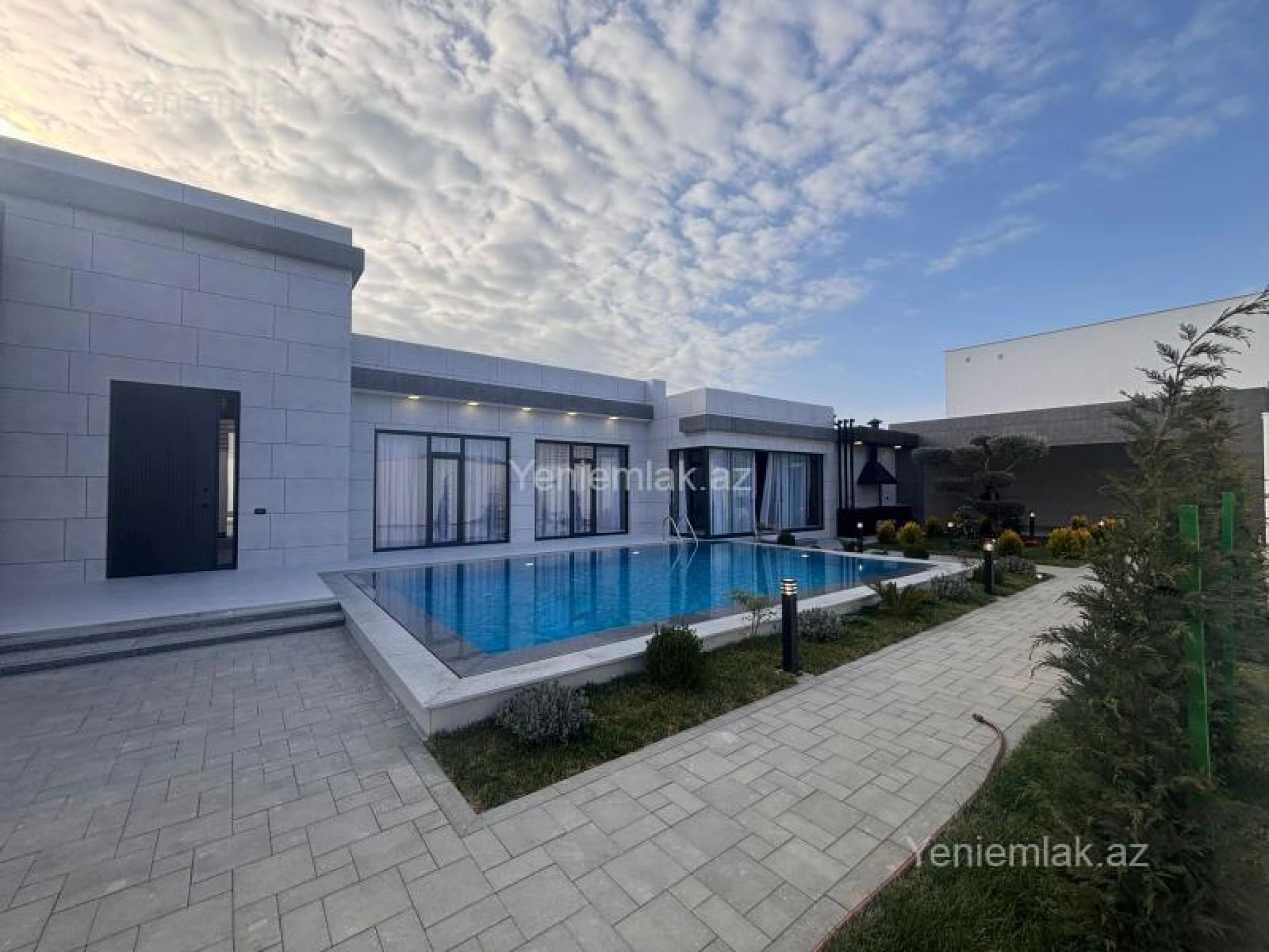 Satılır 5 otaqlı həyət evi 250 m²