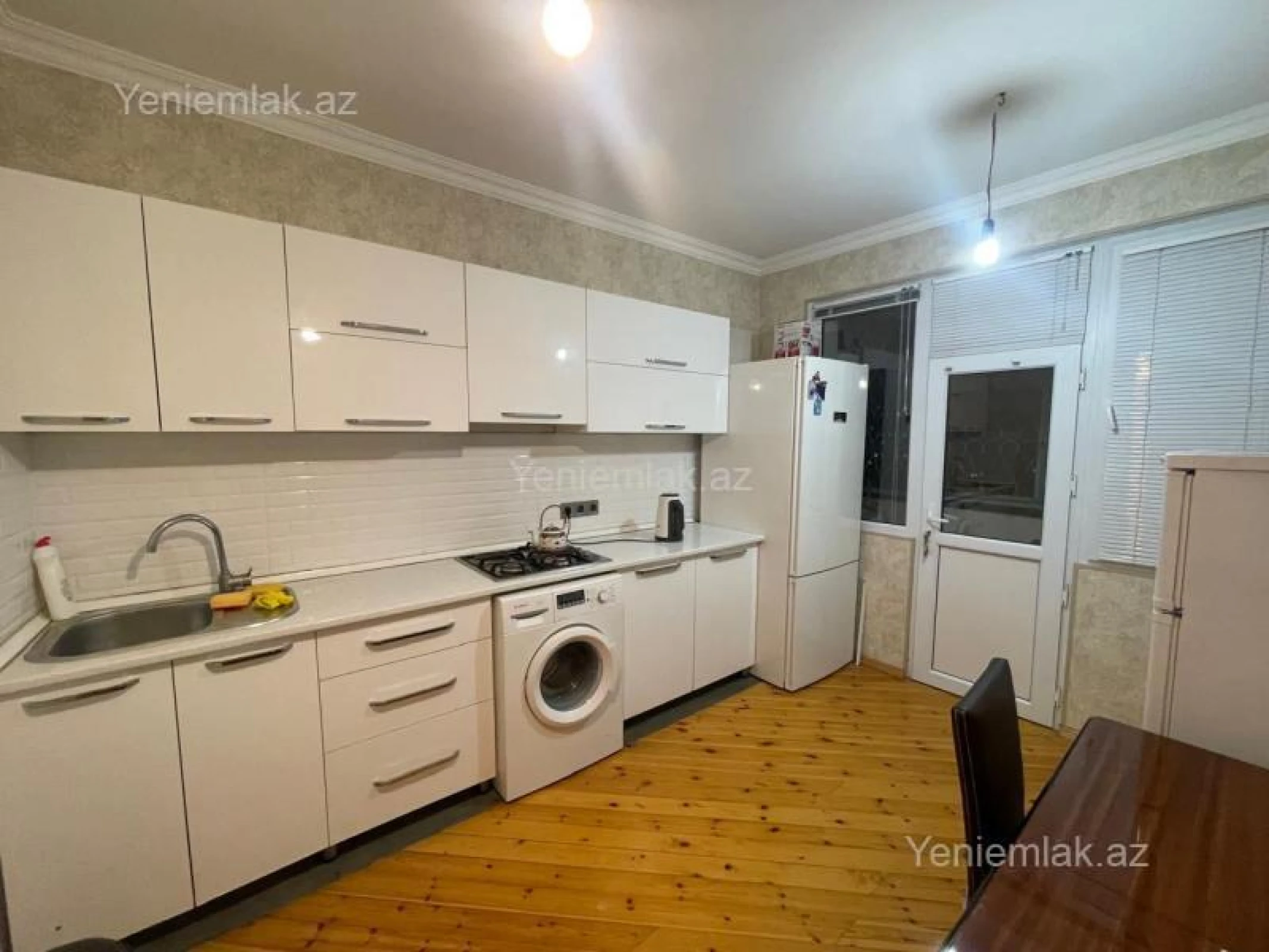 Satılır 2 otaqlı köhnə tikili 65 m²