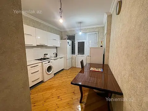 Satılır 2 otaqlı köhnə tikili 65 m²