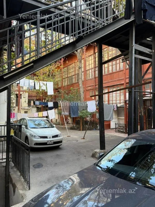 Satılır 3 otaqlı köhnə tikili 90 m²
