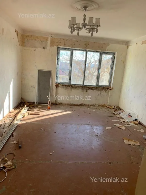 Satılır 2 otaqlı köhnə tikili 70 m²
