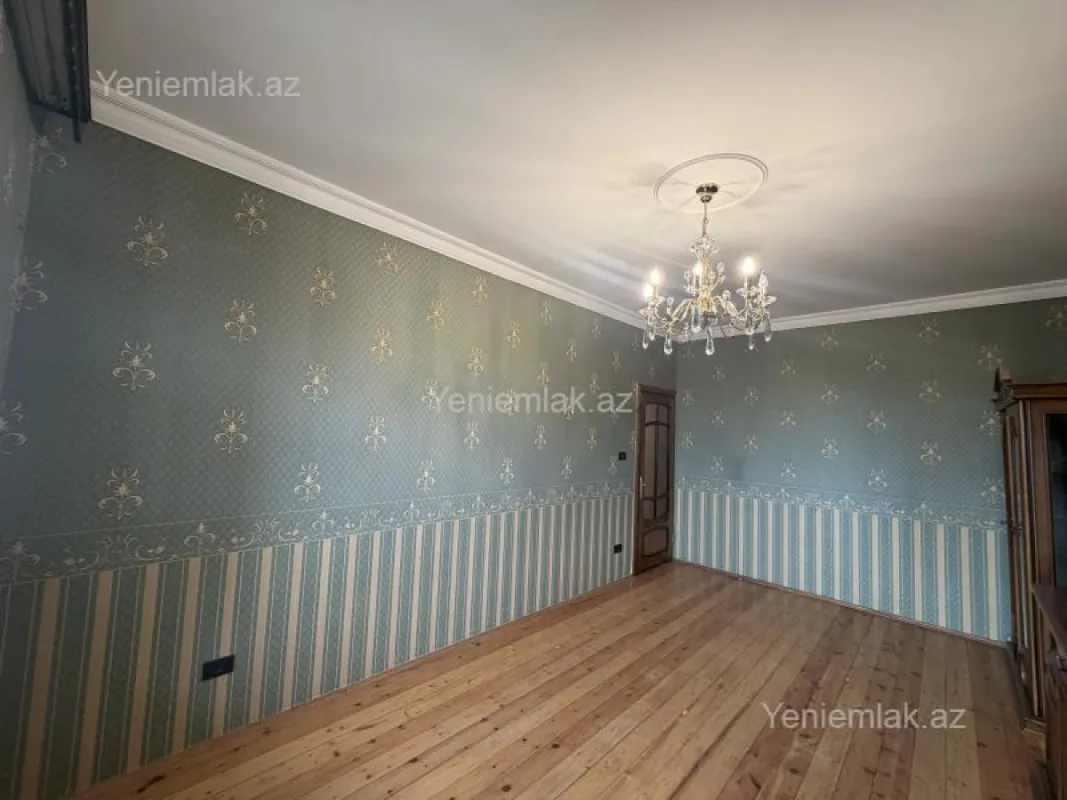 Satılır 4 otaqlı köhnə tikili 112 m²