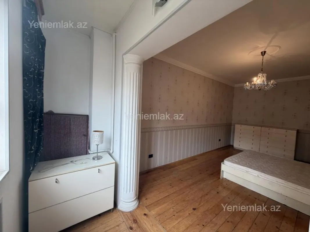 Satılır 4 otaqlı köhnə tikili 112 m²
