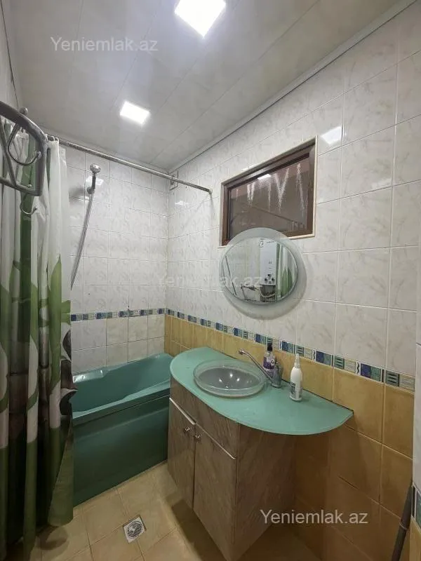 Satılır 4 otaqlı köhnə tikili 112 m²