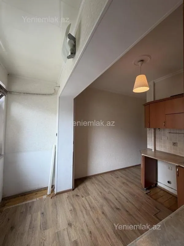 Satılır 4 otaqlı köhnə tikili 112 m²