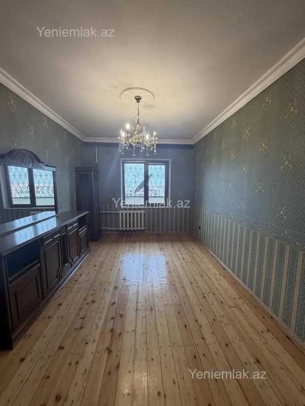 Satılır 4 otaqlı köhnə tikili 112 m²